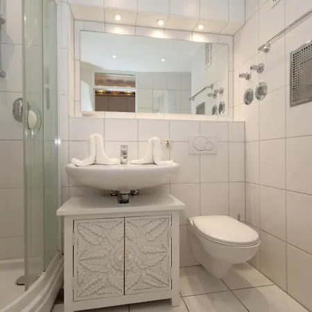 Haus-am-meer-034-wb * Westerland